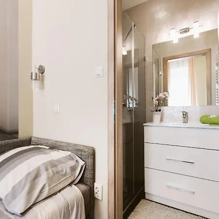 Apartman A_or_ B_luxflat_2br_2ba_vaci Street